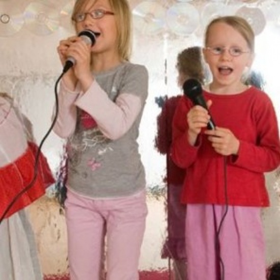 25.10.2019 | Singen mit Kindern; Höher singen tut nicht weh! | Haus Flachsland, Hamburg (138 Euro) Anmeldung bis 28.08.2019 25.10.2019 | Singen mit Kindern; Höher singen tut nicht weh! | Haus Flachsland, Hamburg (138 Euro) Anmeldung bis 28.08.2019
